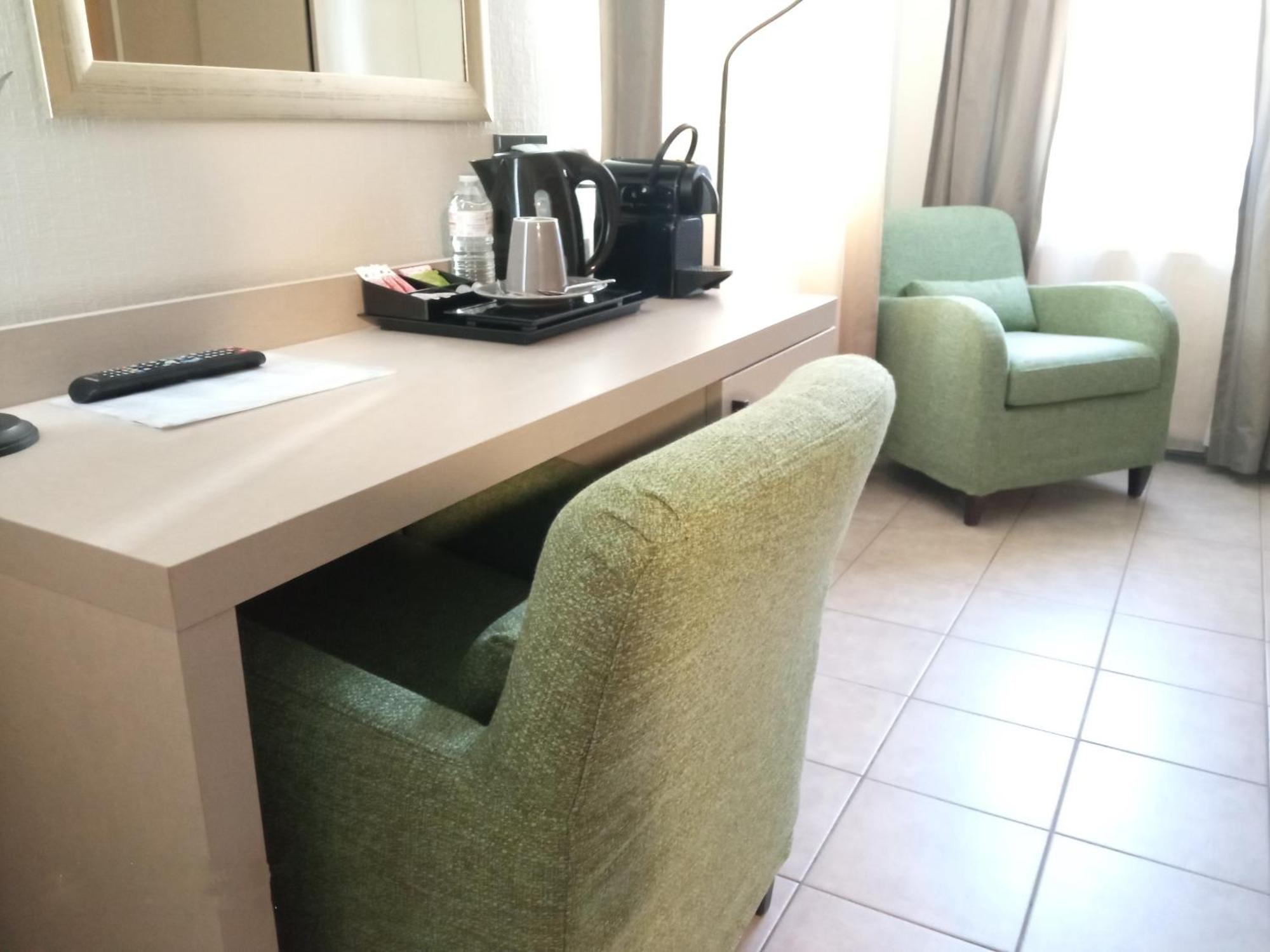 Appart-Hotel Gwendy Bour Екстериор снимка